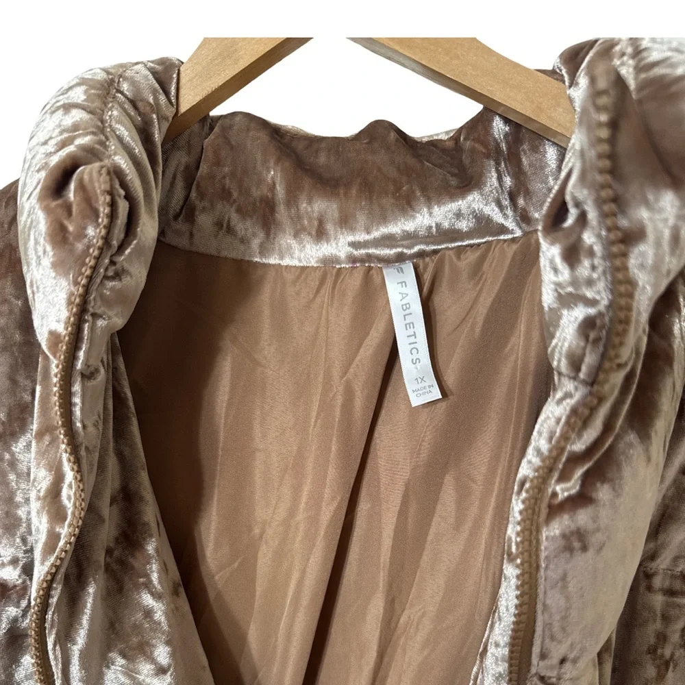 Fabletics Velvet Puffer Jacket Champagne color Size 1X - Picture 10 of 14